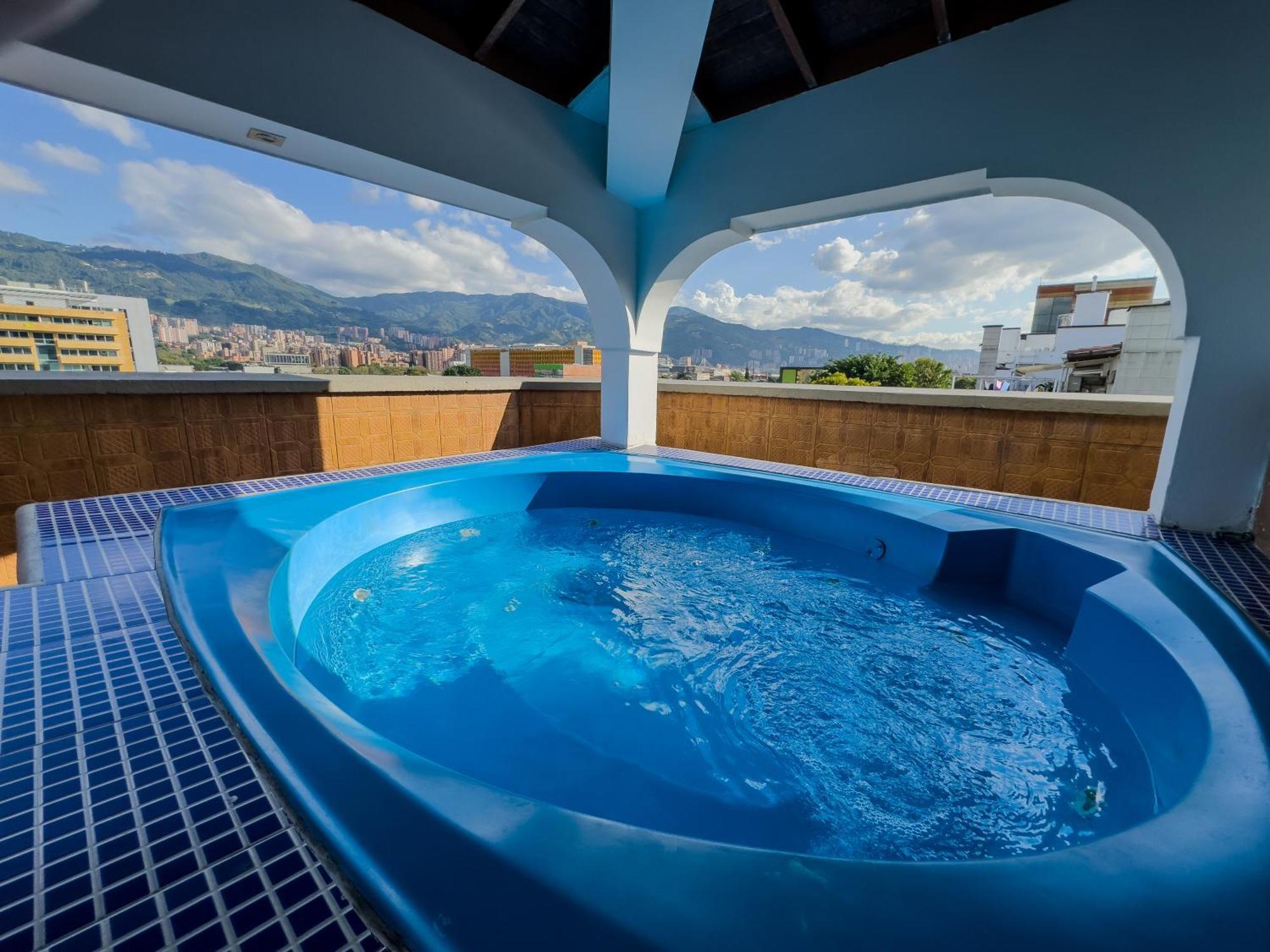 Hotel Alcaravan Medellín Exterior foto