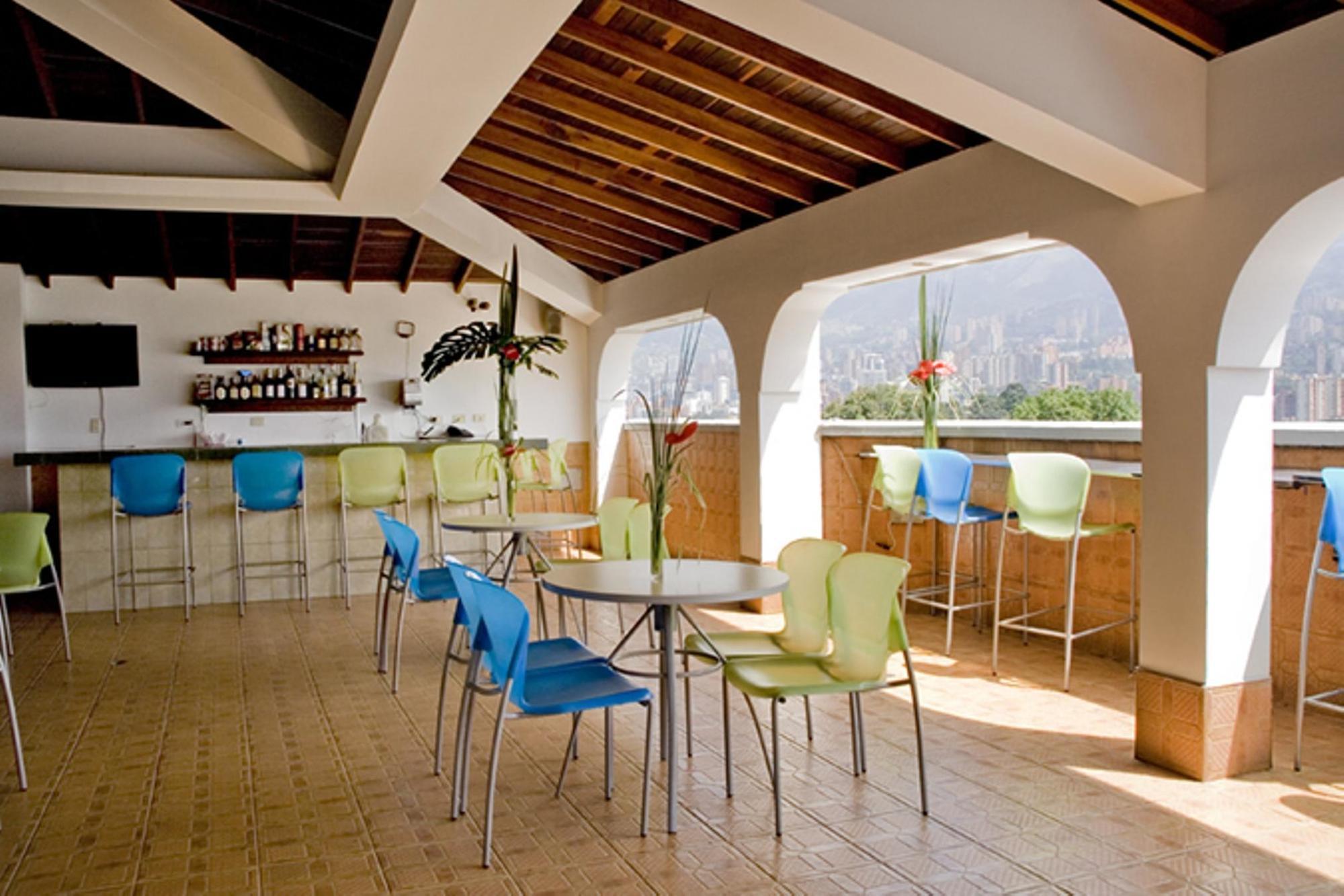 Hotel Alcaravan Medellín Exterior foto