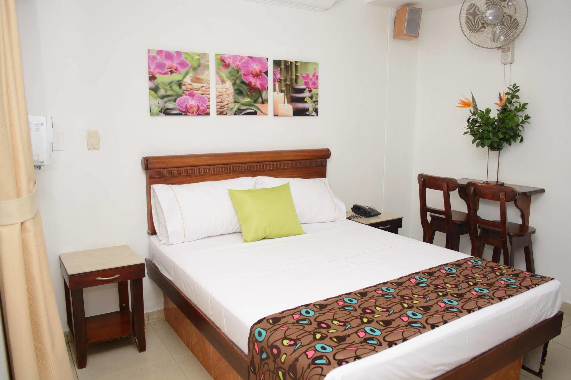 Hotel Alcaravan Medellín Exterior foto